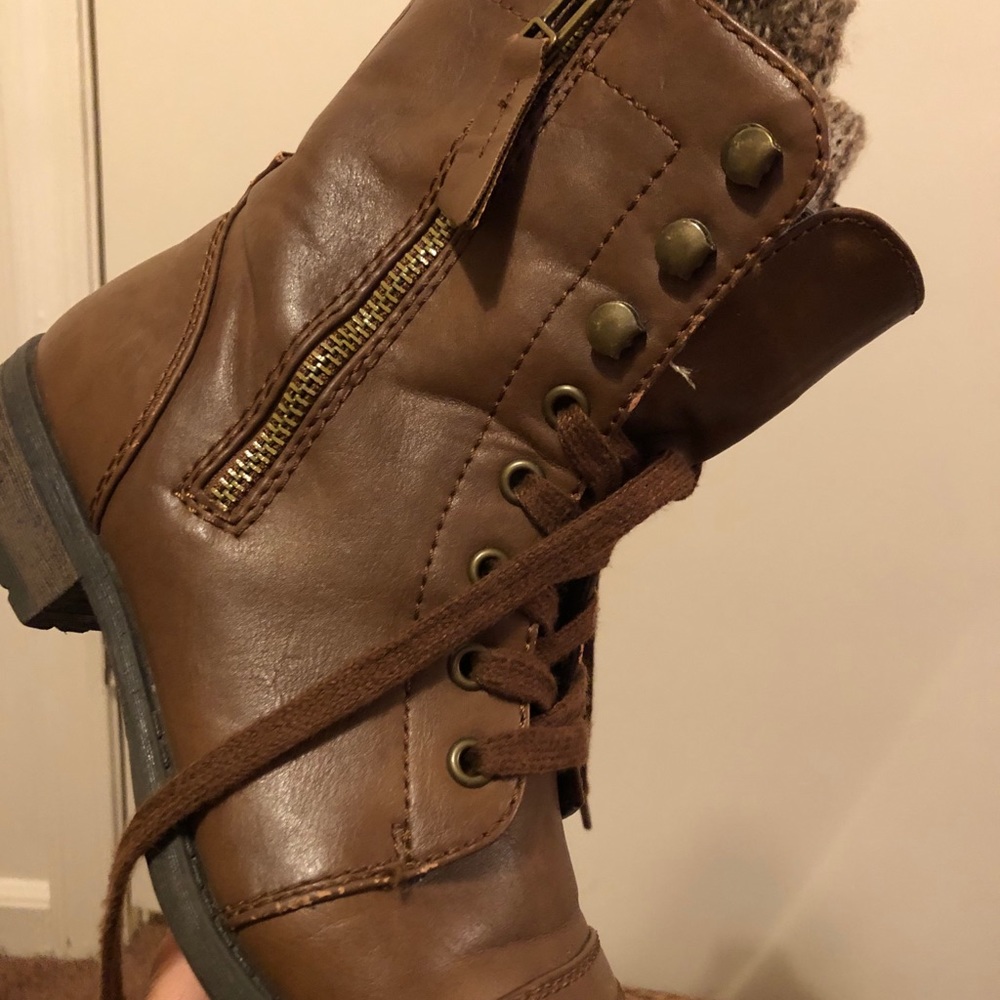 Boots - Picture 3 of 8